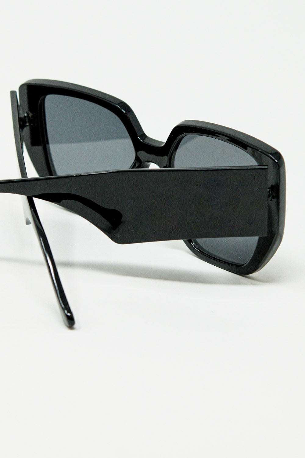 Black pin-up style sunglasses with geometric design and cat eyes | Just Cool Beans