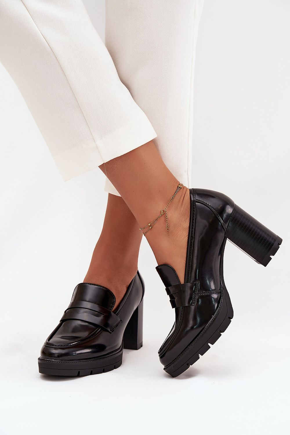 Heeled low shoes model 217690 Step in style
