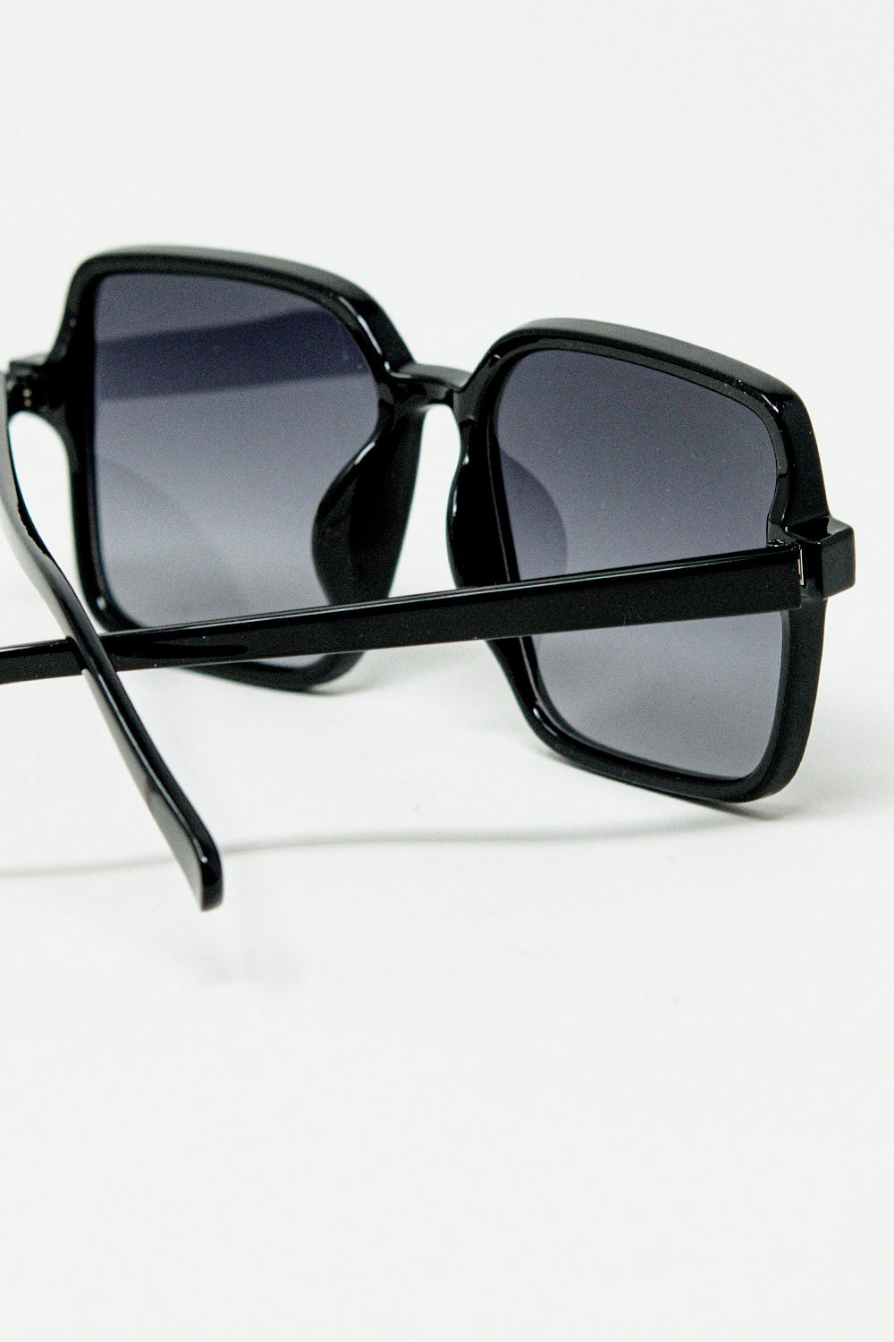 Square sunglasses with high gloss frame in black | Just Cool Beans