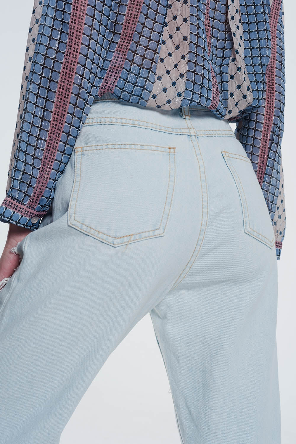 Super ripped boyfriend jeans in light blue | Just Cool Beans