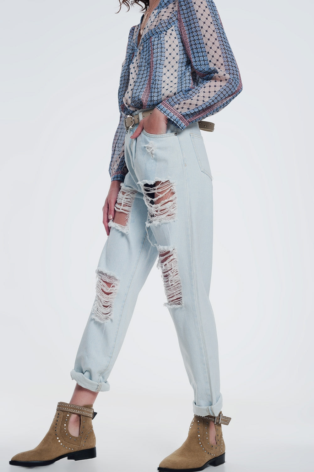 Super ripped boyfriend jeans in light blue | Just Cool Beans