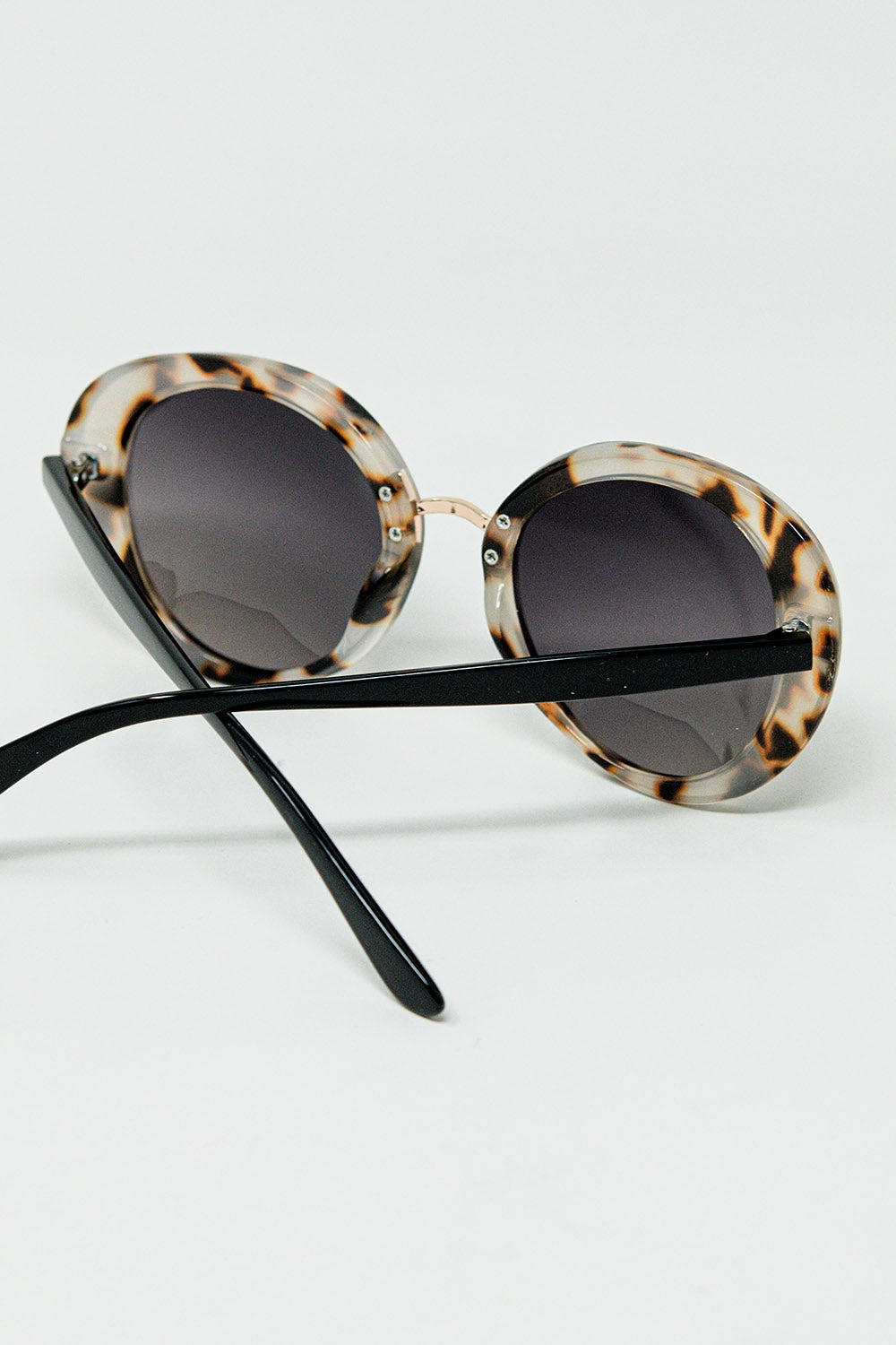 Beige sunset spot oval shaped sunglasses | Just Cool Beans