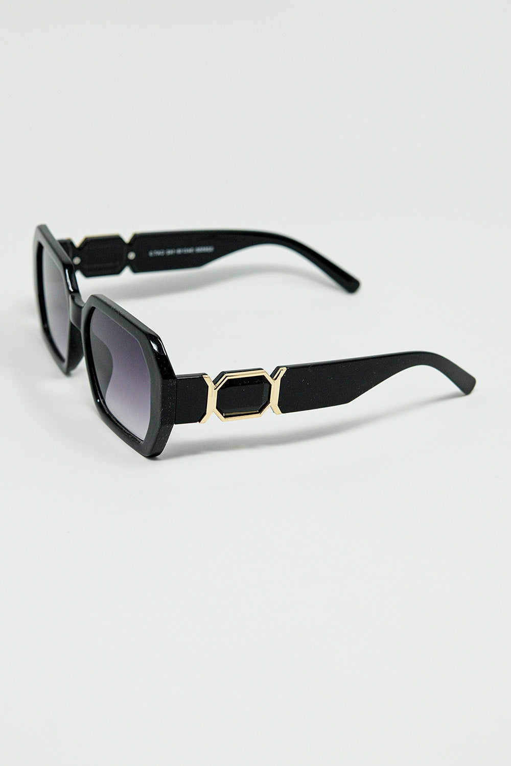 Black diamond-shaped sunglasses and goldden detail | Just Cool Beans