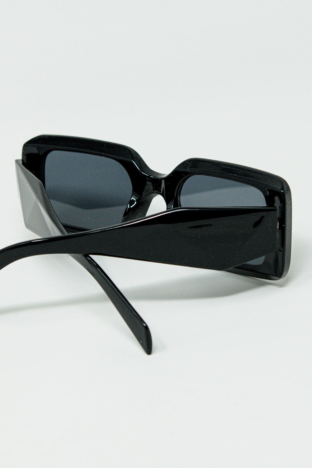 Black square sunglasses with detail on the side | Just Cool Beans