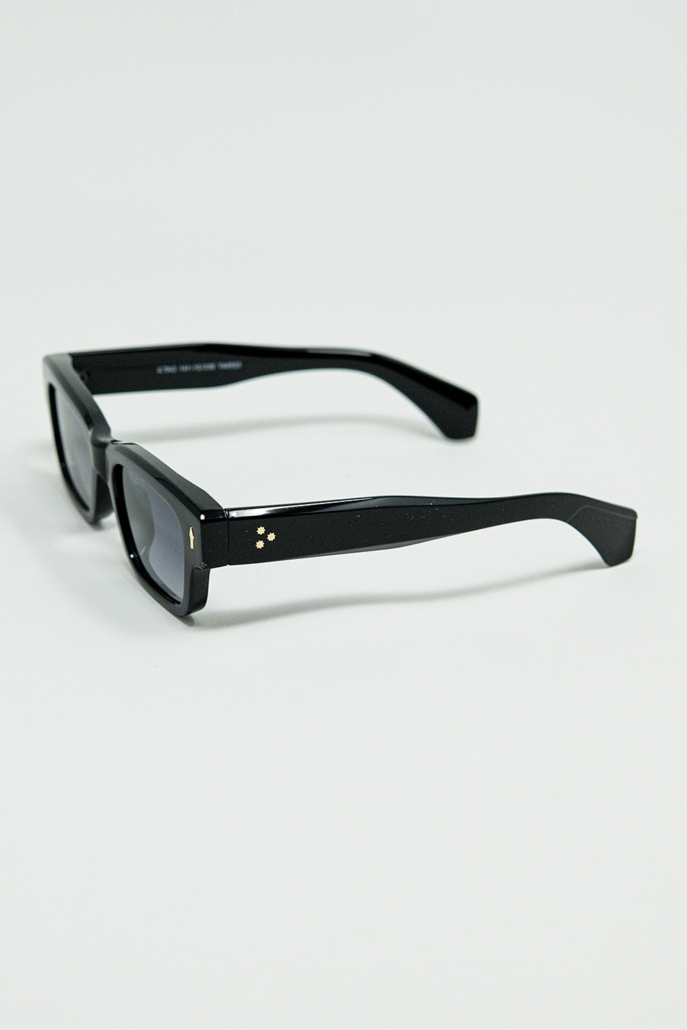 Black sunglasses with oval frame with gold detail | Just Cool Beans