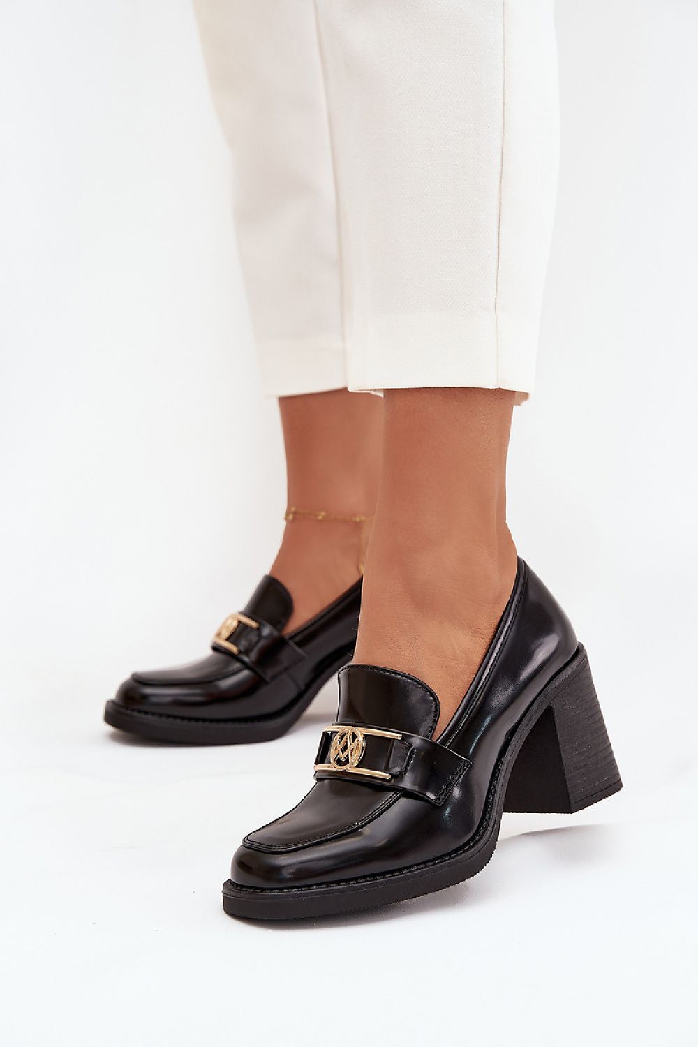  Heeled low shoes model 217842 Step in style 