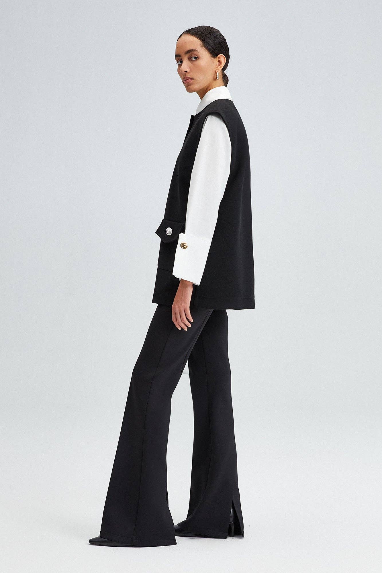 Elegant Vest in Black with Front Pockets and Buttons - Just Cool Beans