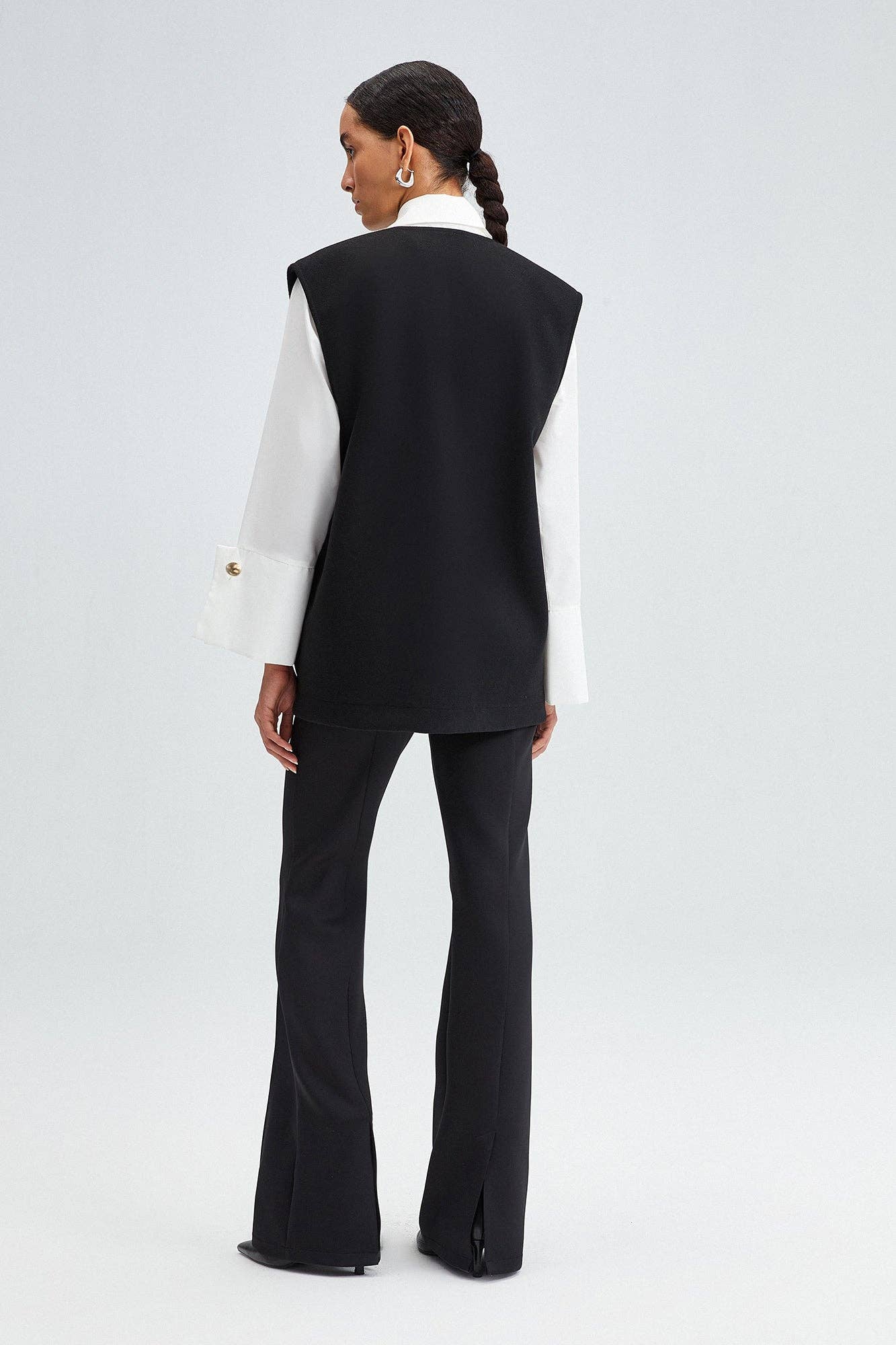 Elegant Vest in Black with Front Pockets and Buttons - Just Cool Beans