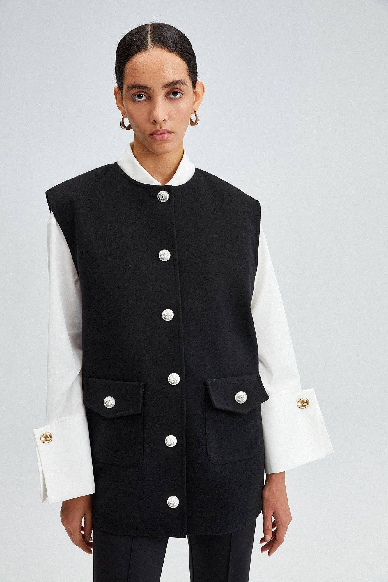 Elegant Vest in Black with Front Pockets and Buttons - Just Cool Beans