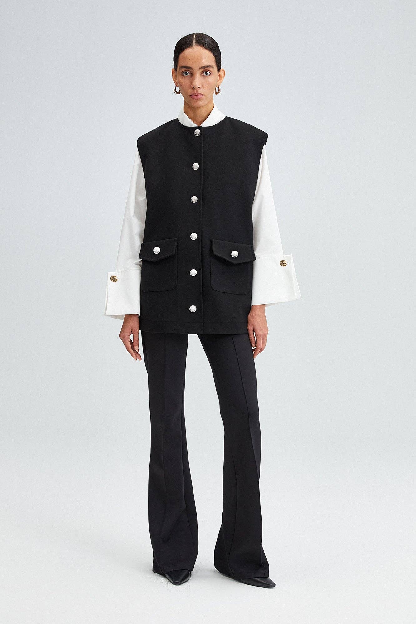 Elegant Vest in Black with Front Pockets and Buttons - Just Cool Beans