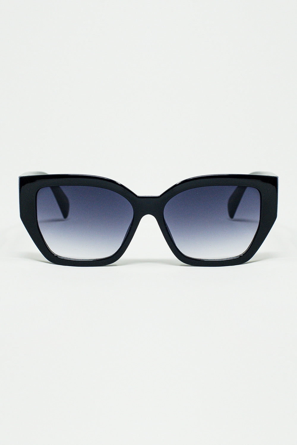 Q2 geometric thick black sunglasses with gradient lens