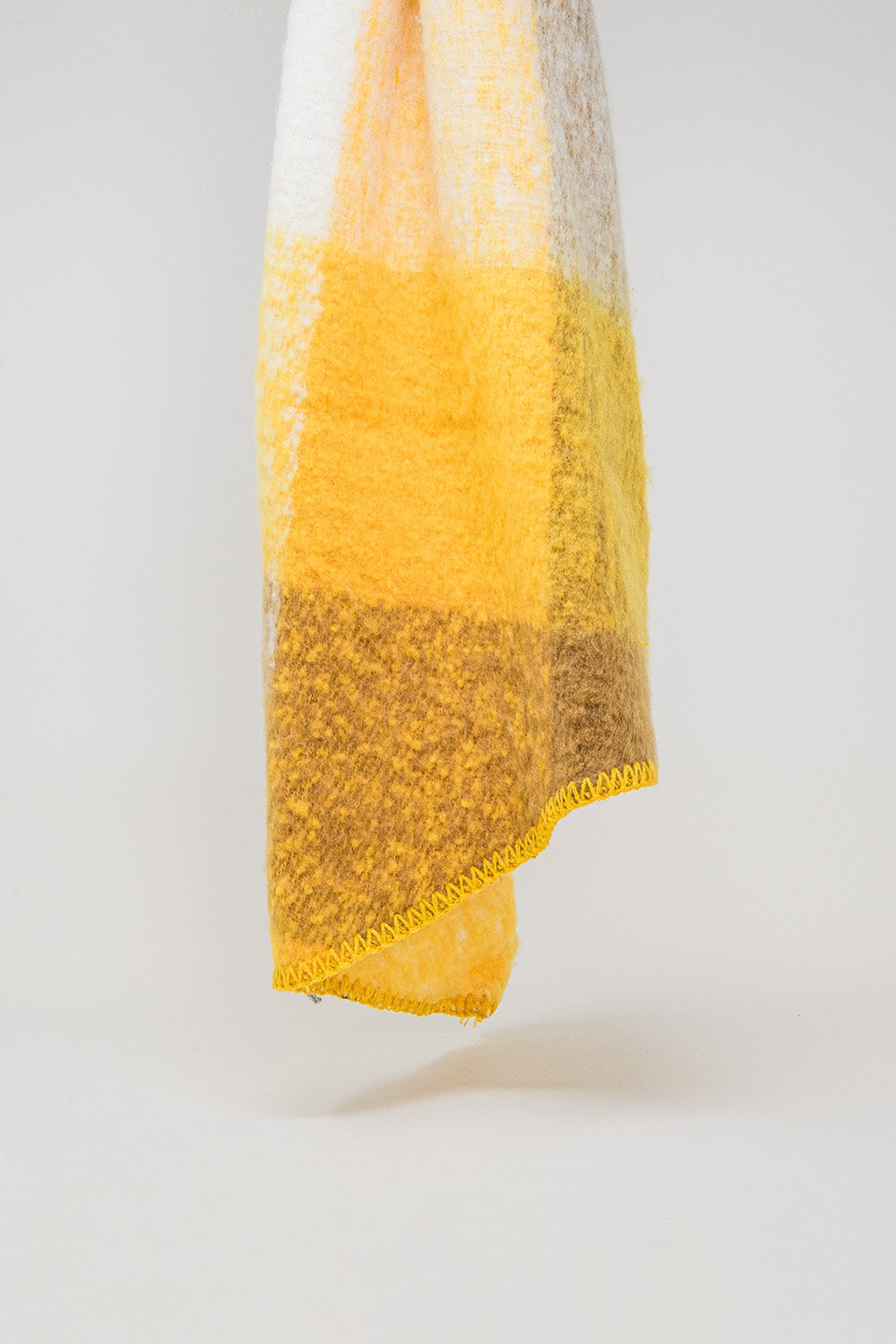 Q2 Scarf in beige and yellow