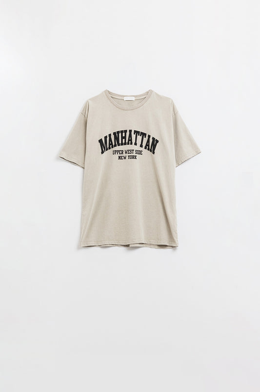 Q2 Short Sleeve T-shirt With Graphic Text Manhattan In Beige
