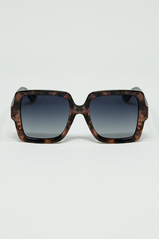 Q2 Sunglasses with a brown print frame and black temples