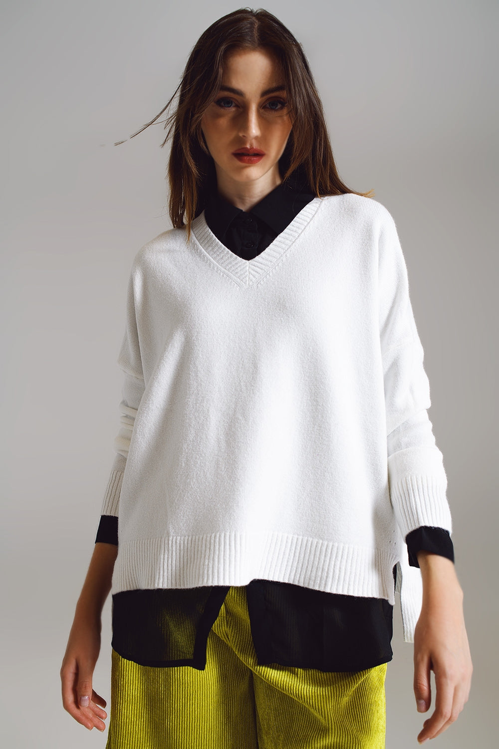 Sweater in white with v-neckline | Just Cool Beans — sweaters | tops
