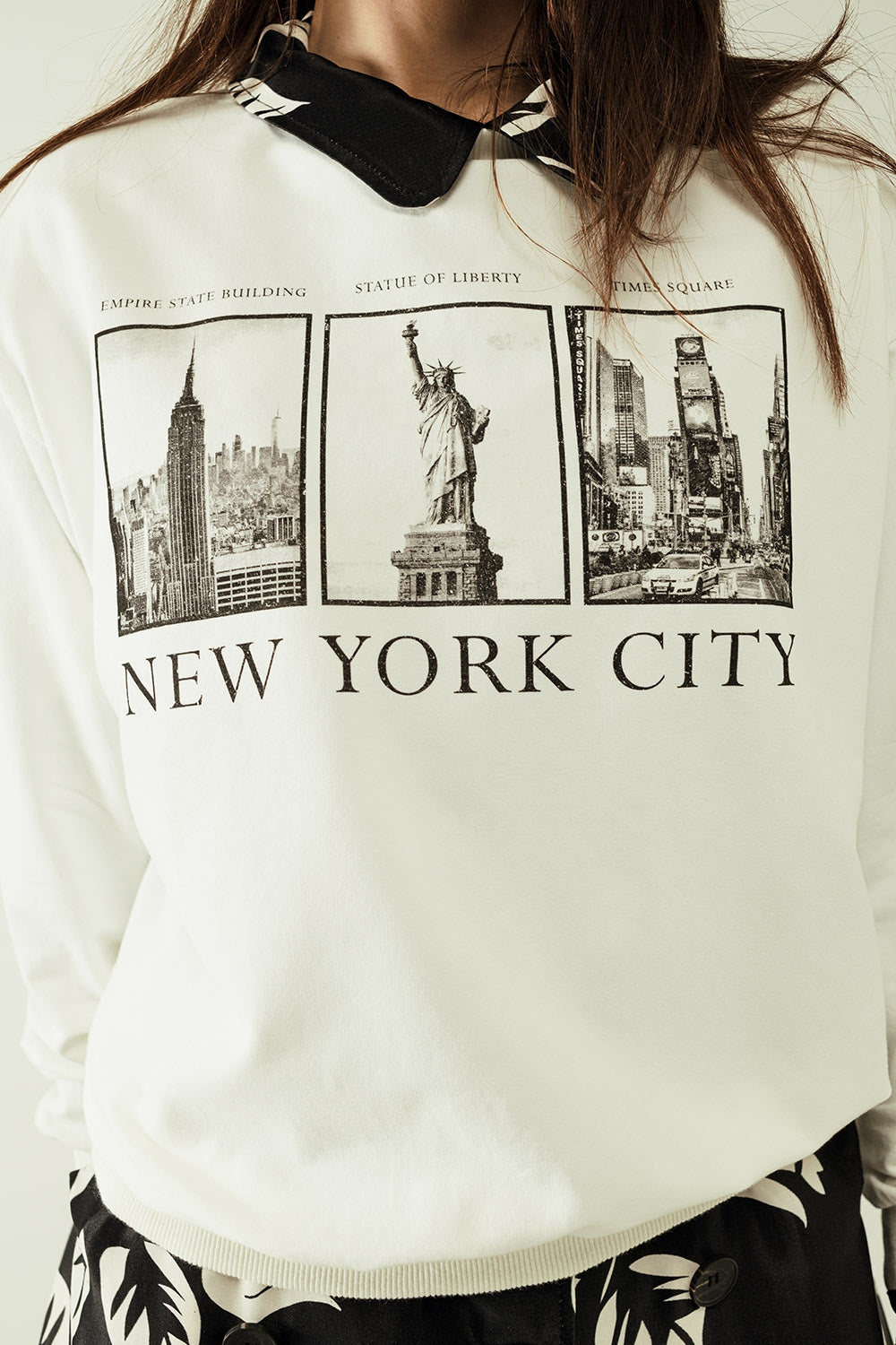 White long-sleeved round-neck sweatshirt with new york city printed